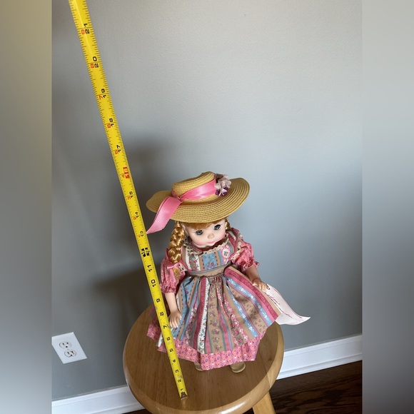 Madame Alexander McGuffey Ana doll - Picture 9 of 9